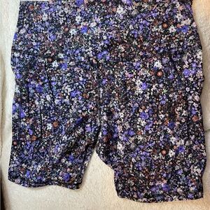 Lululemon floral bike shorts with pockets